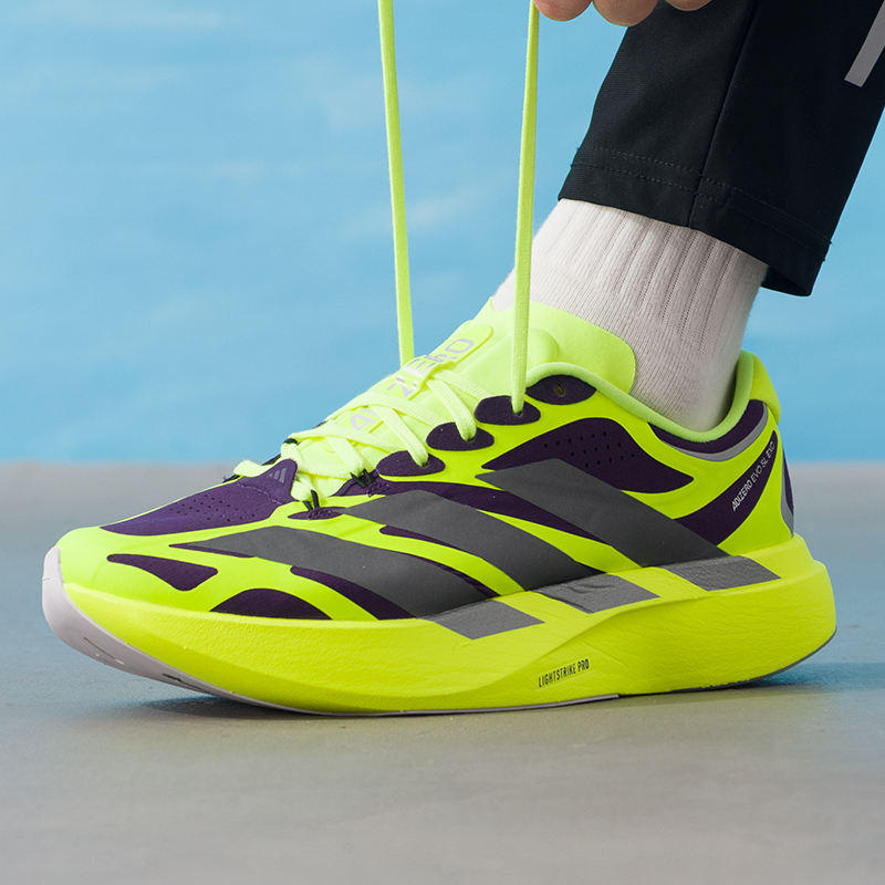 Scarpe da uomo Adidas, modello - Lightweight Road Running Shoes recensione e prezzo